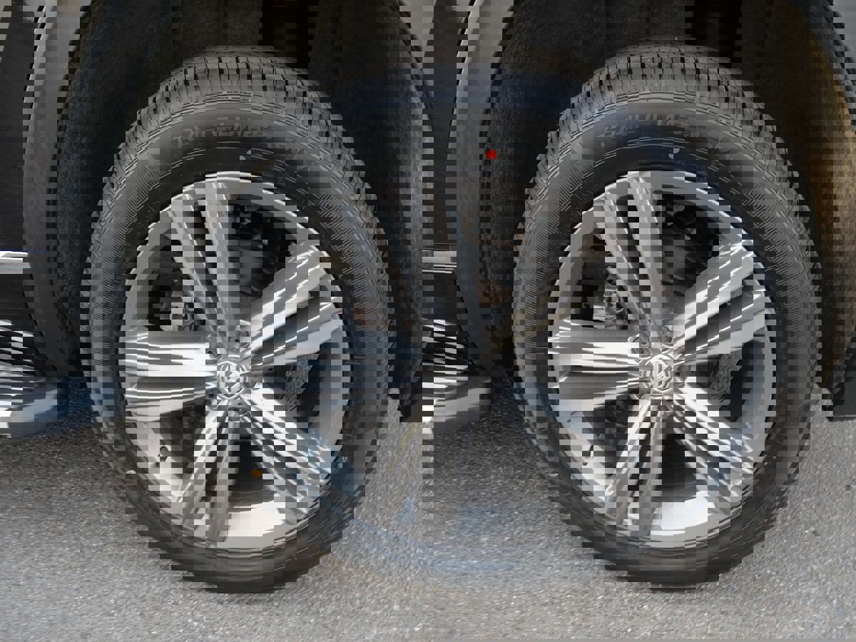 Used 2019 Volkswagen Atlas SEL R-Line image 38