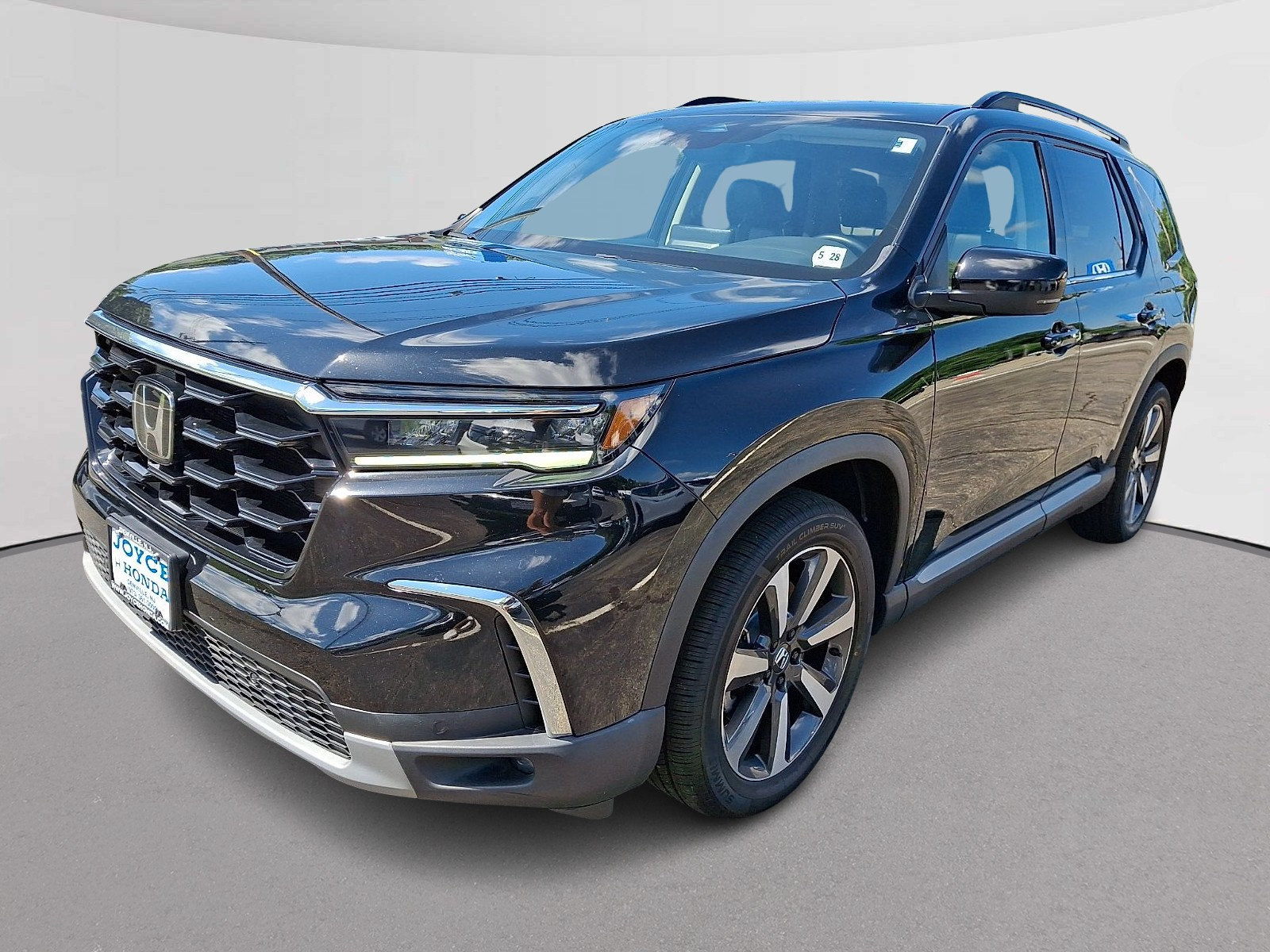 Used 2023 Honda Pilot Touring image 4