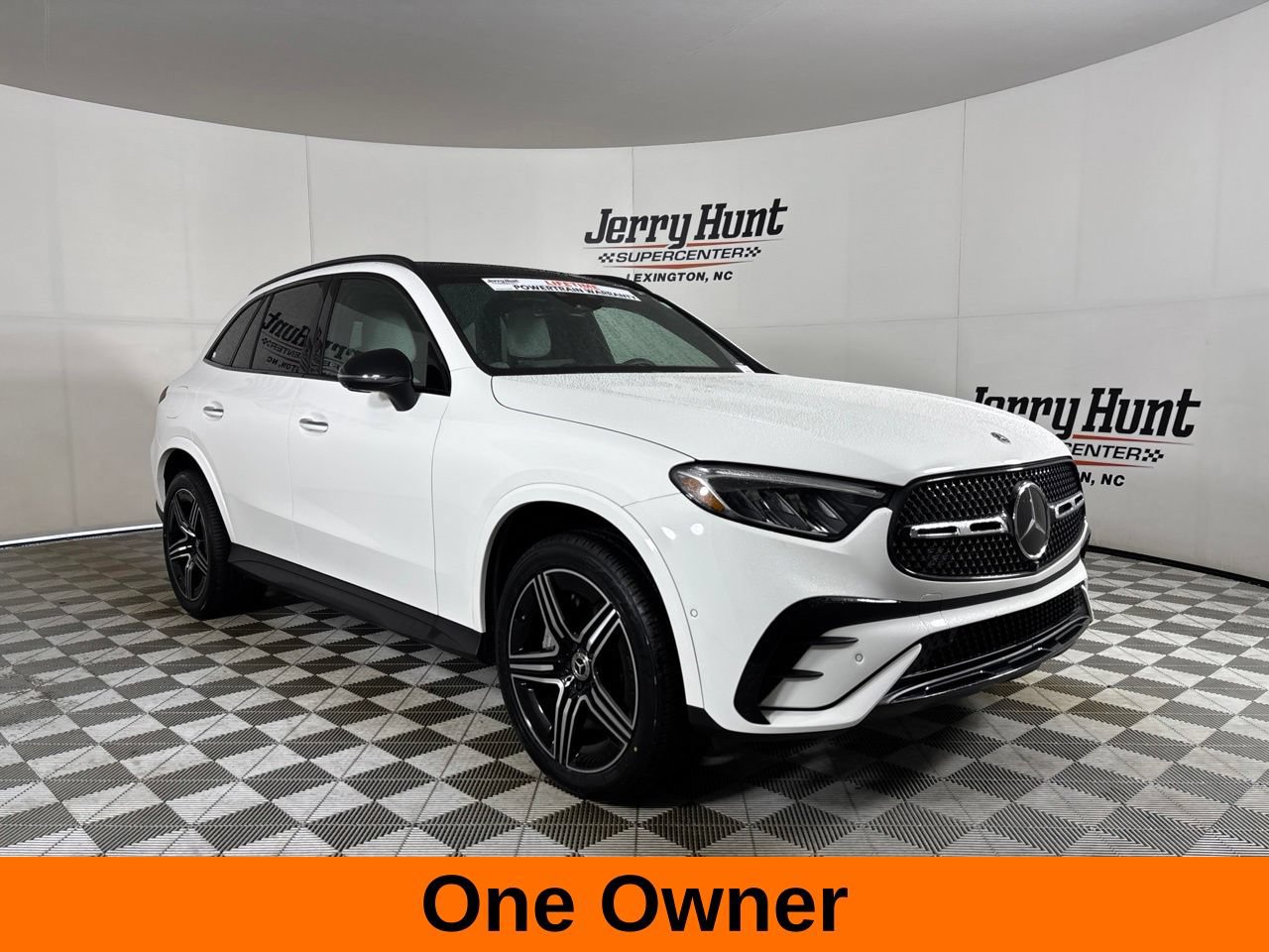 Used 2025 Mercedes-Benz GLC 300 4MATIC image 4