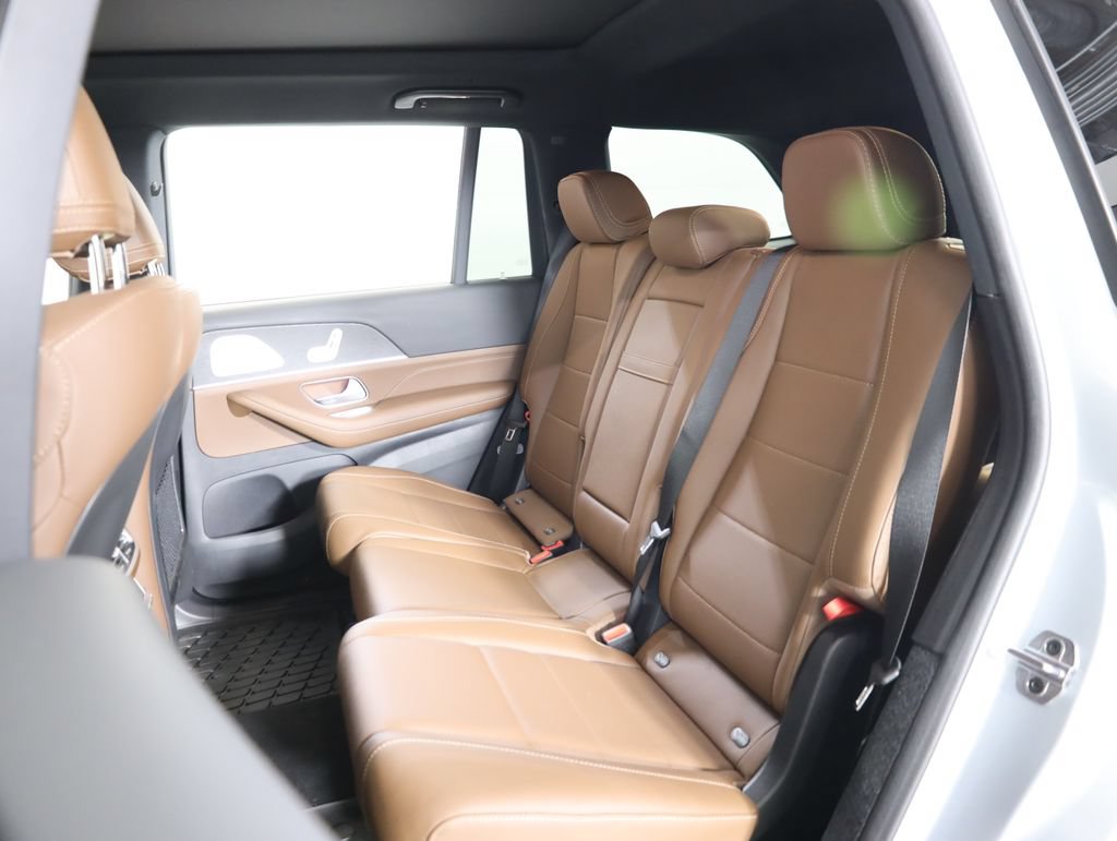 Used 2025 Mercedes-Benz GLS 450 4MATIC image 38