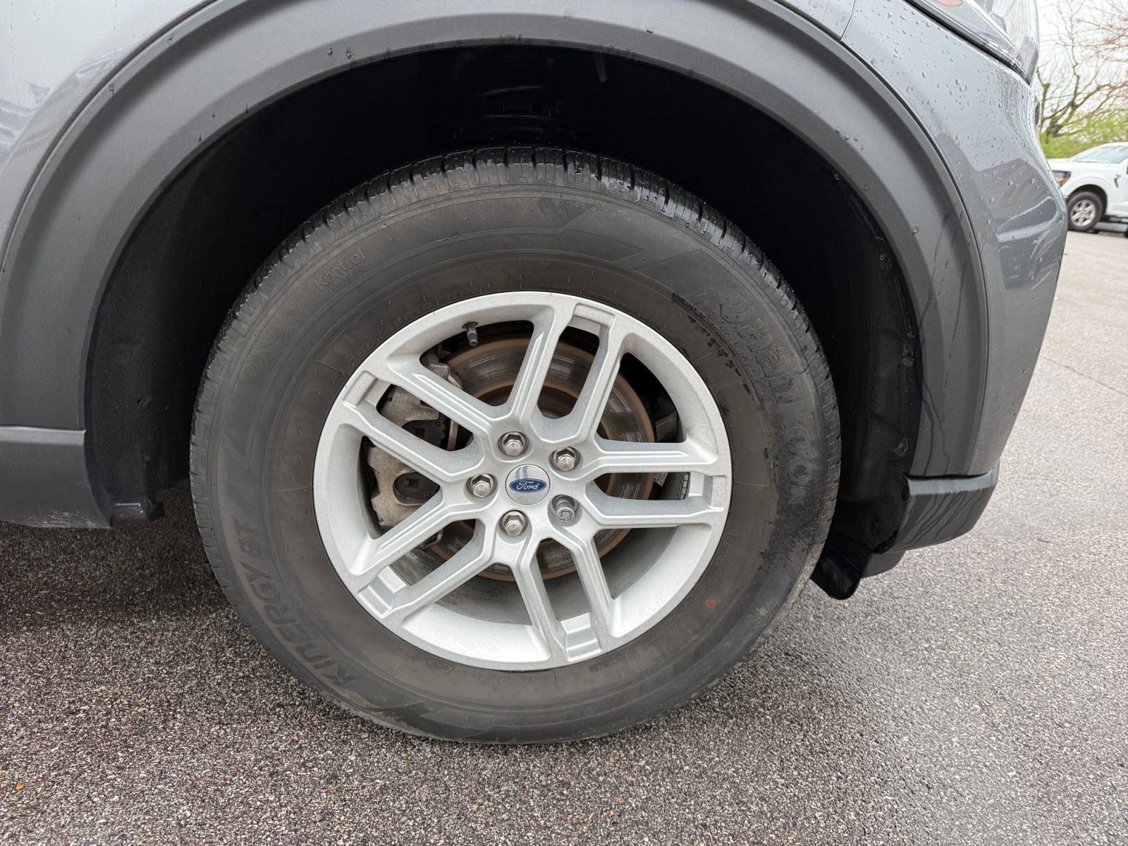 Used 2025 Ford Explorer Active AWD/4WD image 31