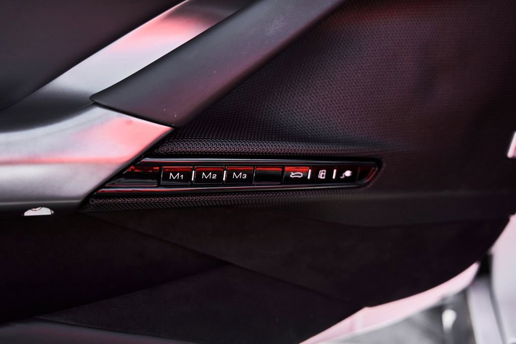 Used 2024 Ferrari SF90 Spider image 38