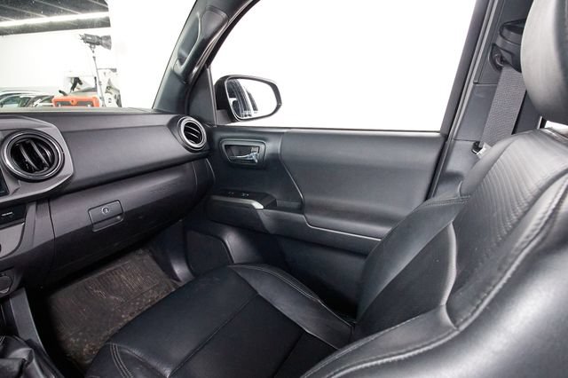 Used 2019 Toyota Tacoma TRD Off-Road w/ TRD Premium Off Road Package AWD/4WD image 9