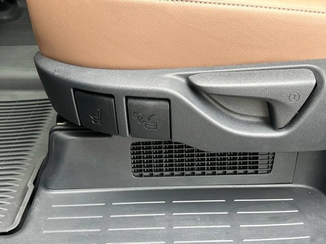 Used 2024 Toyota Grand Highlander AWD Hybrid image 42