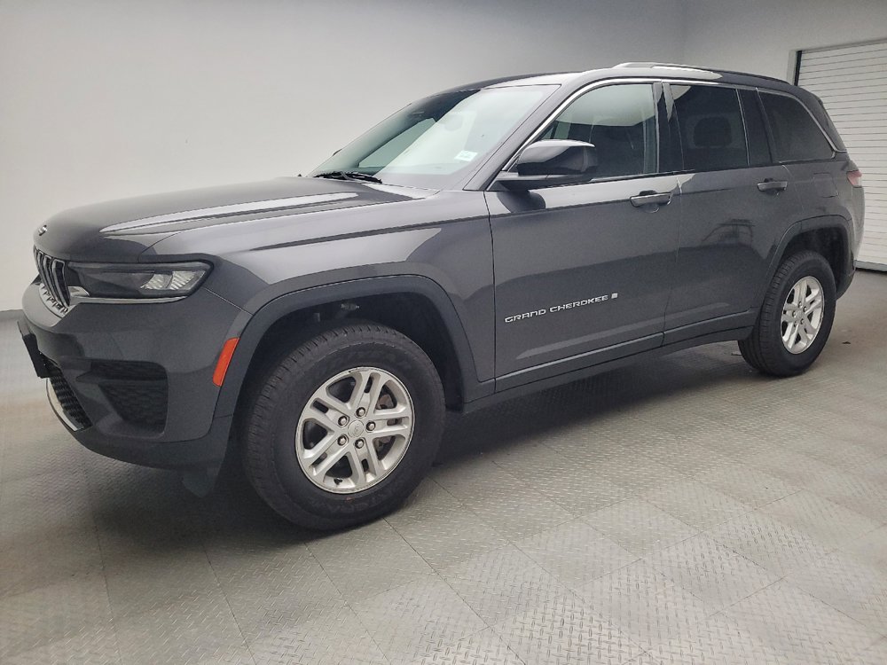 Used 2023 Jeep Grand Cherokee Laredo AWD/4WD image 2