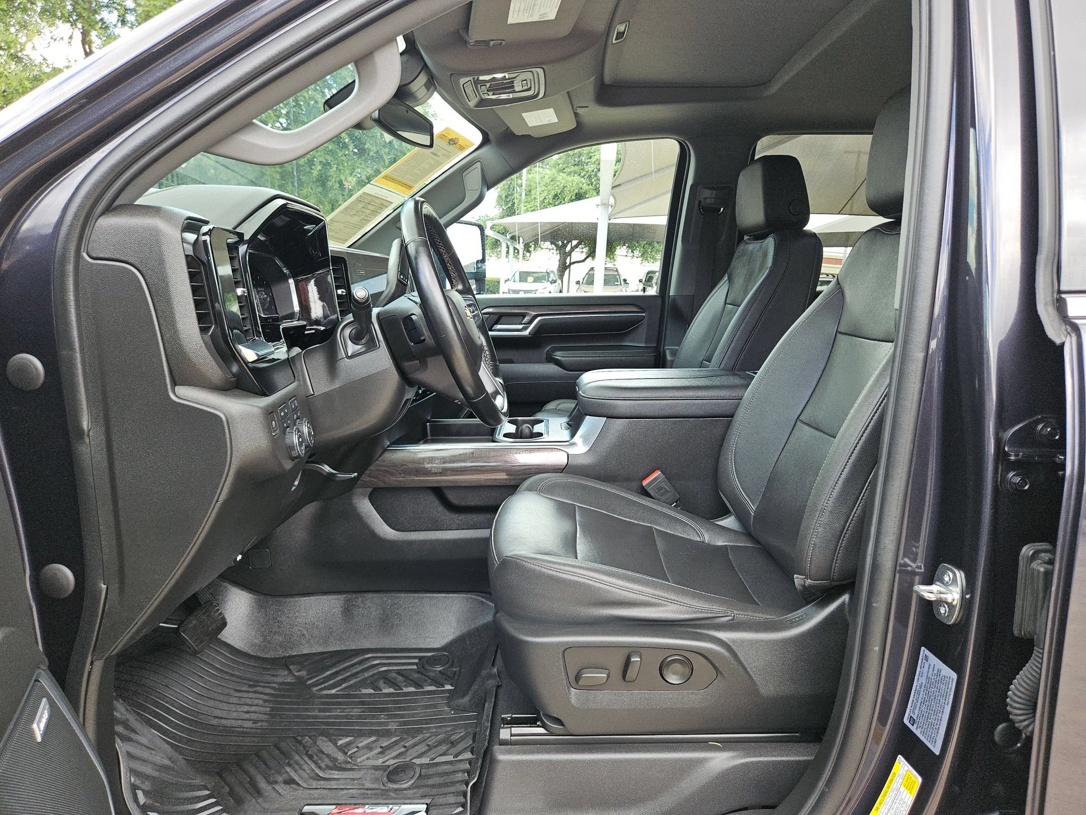 Used 2024 Chevrolet Silverado 2500 LTZ w/ LTZ Plus Package AWD/4WD image 9