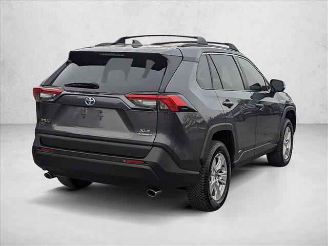 Used 2021 Toyota RAV4 XLE w/ XLE Grade Weather Package image 5