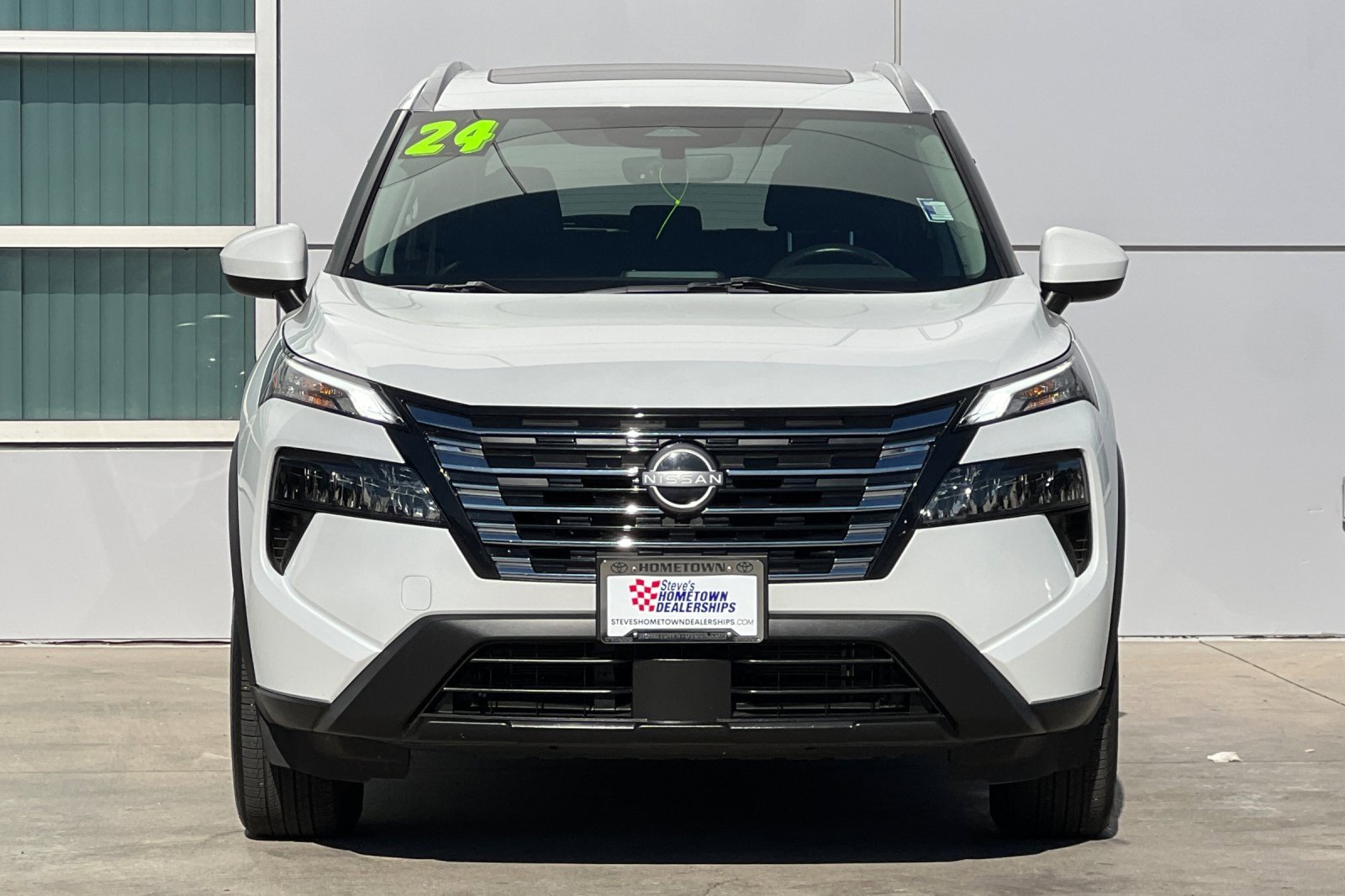 Used 2024 Nissan Rogue SV w/ SV Premium Package image 6