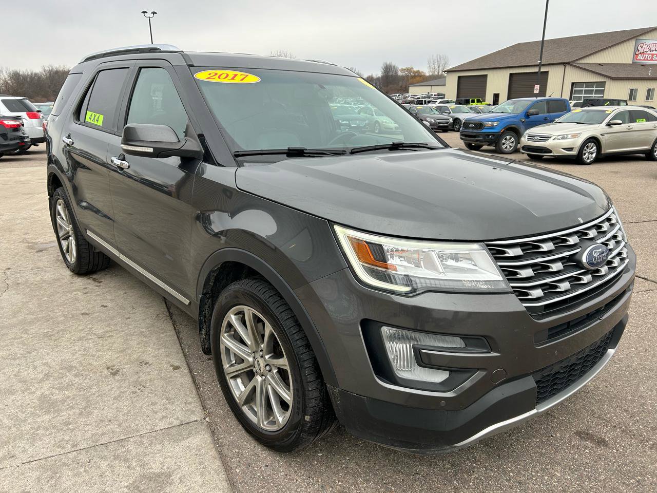 Used 2017 Ford Explorer Limited image 3