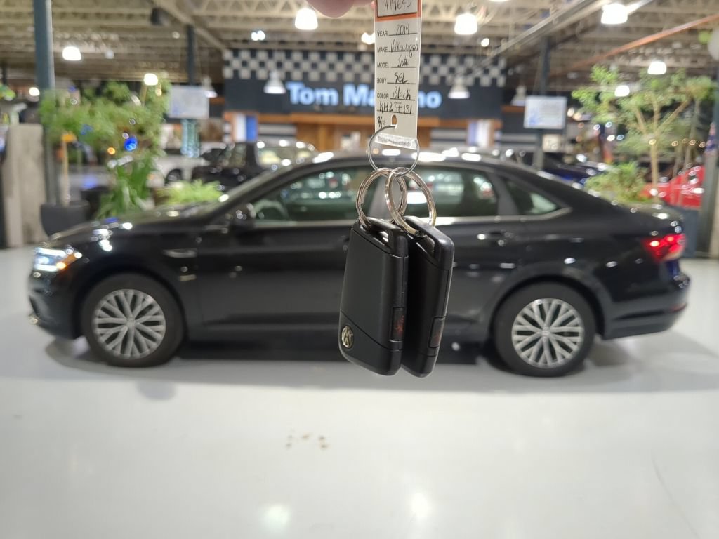 Used 2019 Volkswagen Jetta SEL w/ Cold Weather Package FWD image 4