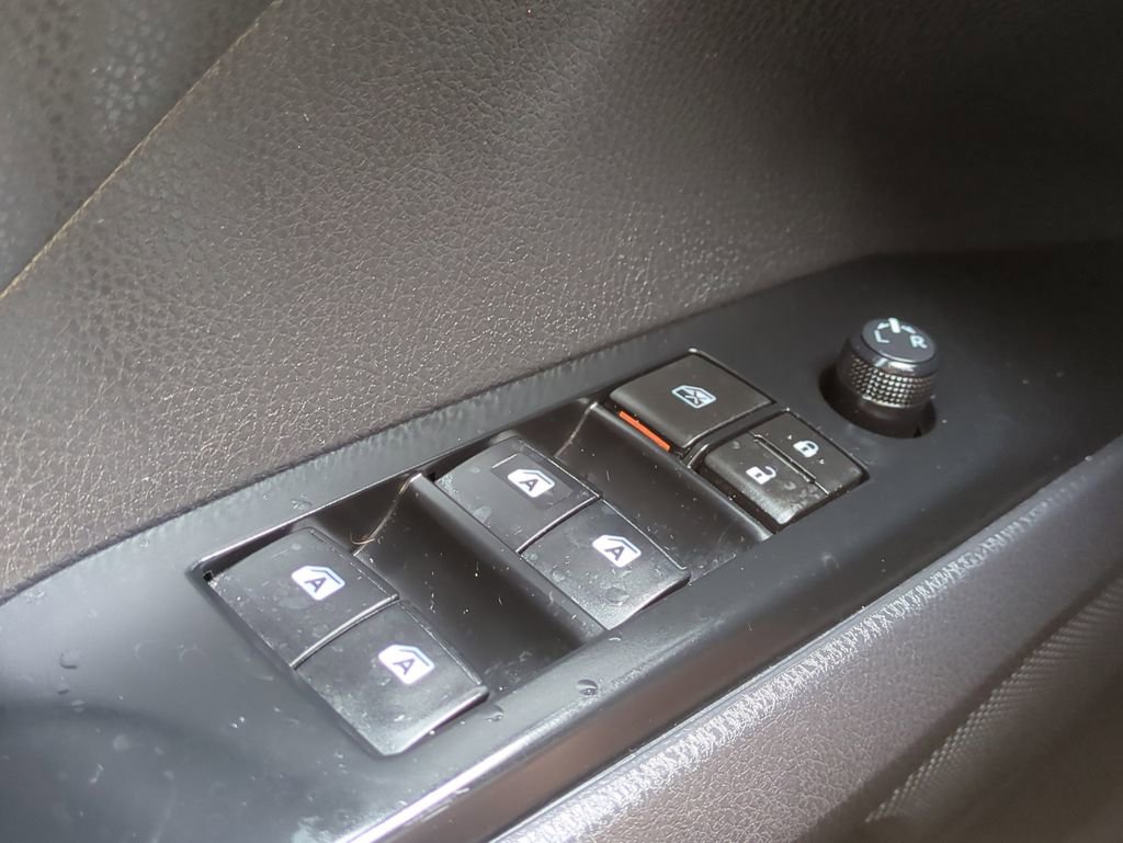 Used 2019 Toyota Camry SE image 24