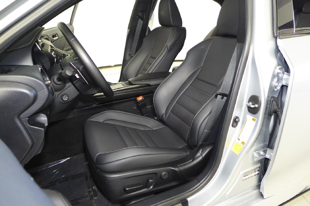 Used 2025 Lexus IS 350 F Sport w/ Navigation Package RWD image 22