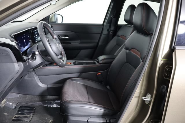 Used 2025 Nissan Kicks SR FWD image 6