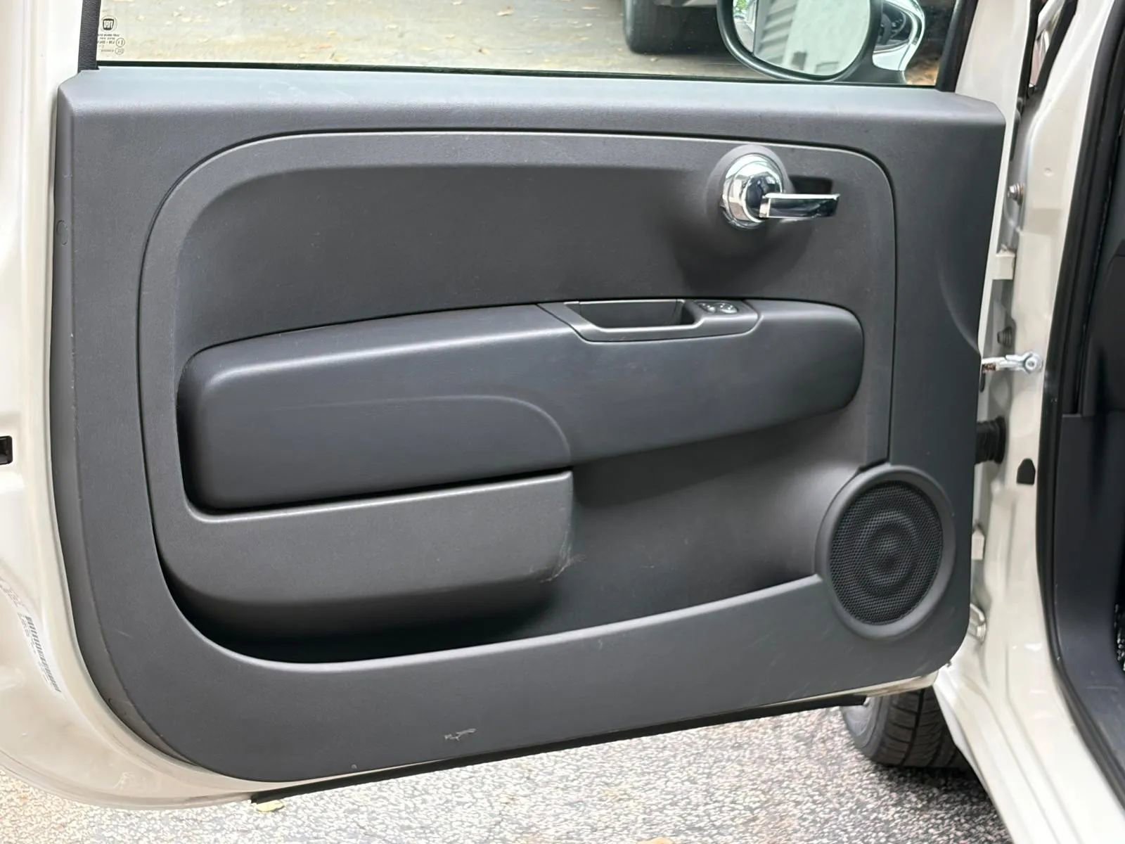 Used 2012 FIAT 500 Lounge w/ Pink Ribbon Special Edition image 13