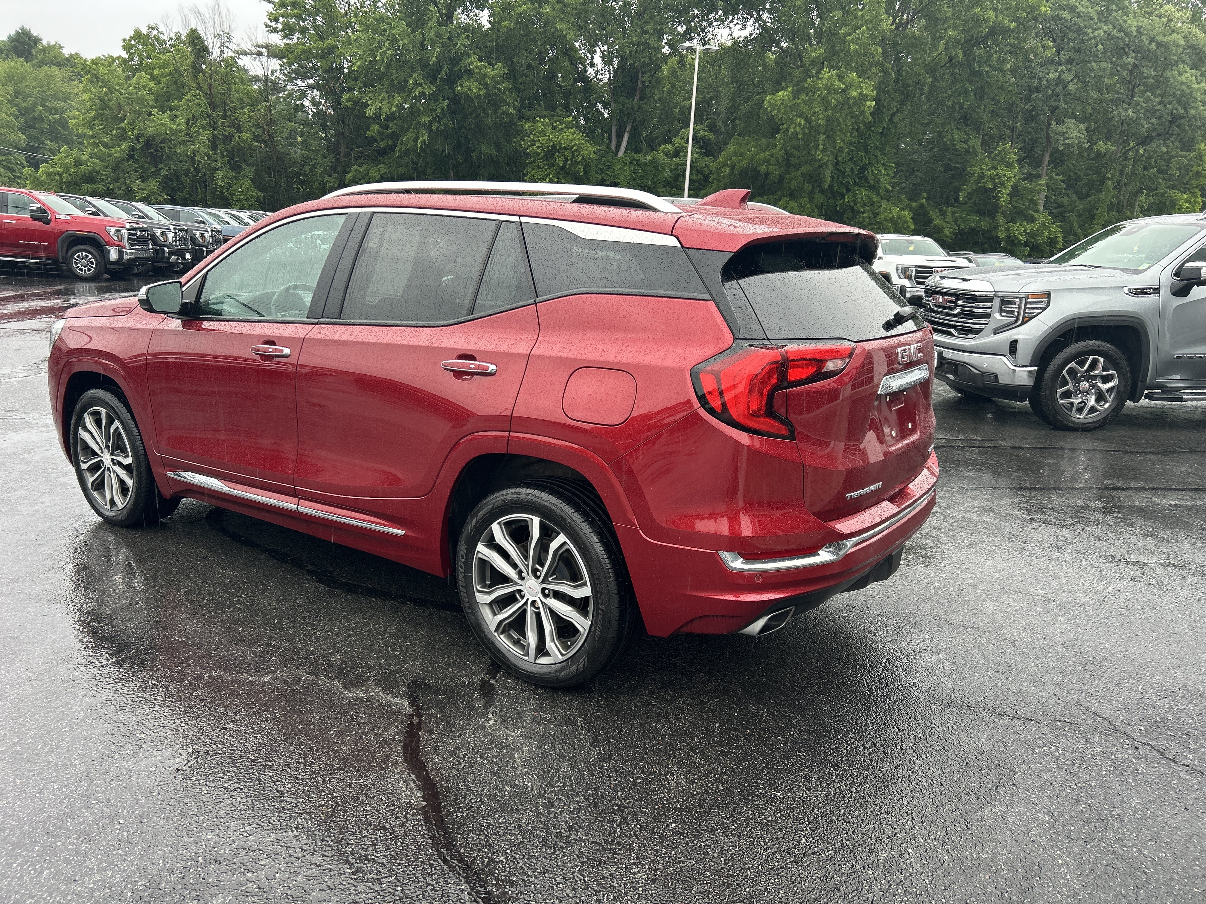Used 2020 GMC Terrain Denali w/ Denali Premium Package AWD/4WD image 4
