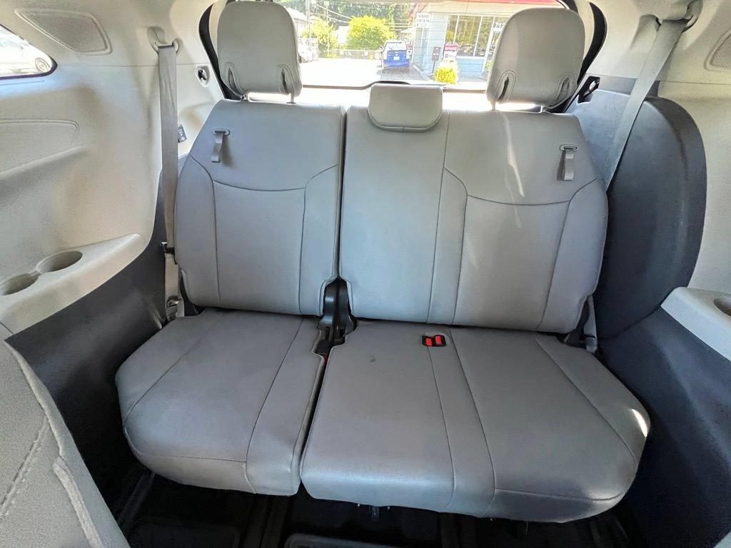 Certified 2022 Toyota Sienna Limited AWD/4WD image 18