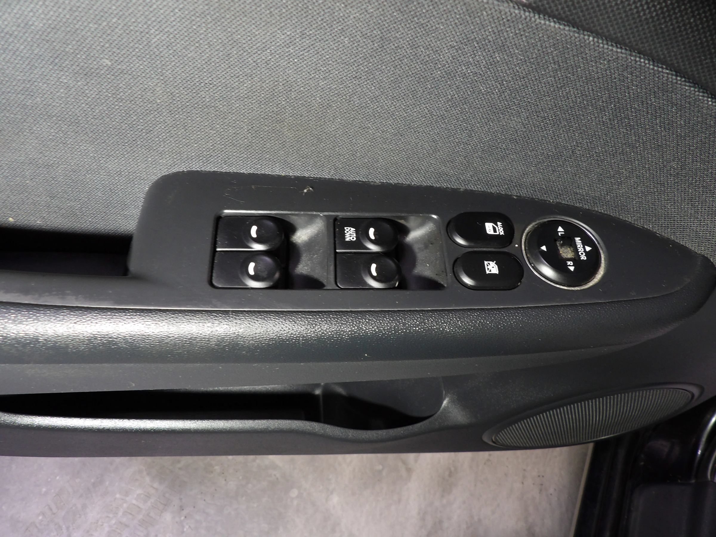 Used 2010 Hyundai Elantra SE FWD image 8