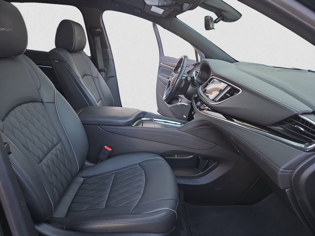 Used 2024 Buick Enclave Avenir w/ Avenir Technology Package image 17