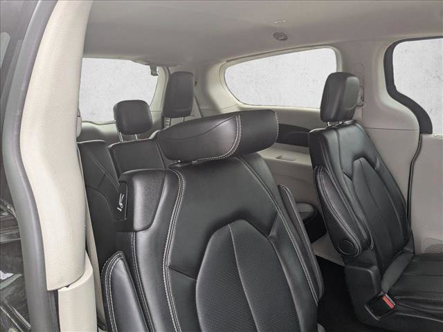 Used 2024 Chrysler Pacifica Touring-L FWD image 18