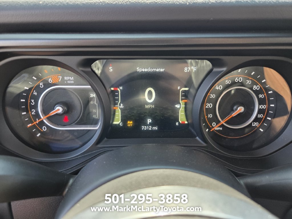 Used 2025 Jeep Wrangler Unlimited Sahara AWD/4WD image 24
