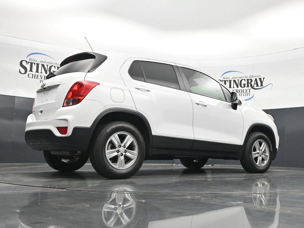 Used 2022 Chevrolet Trax LS w/ Tint and Cruise Package AWD/4WD image 32