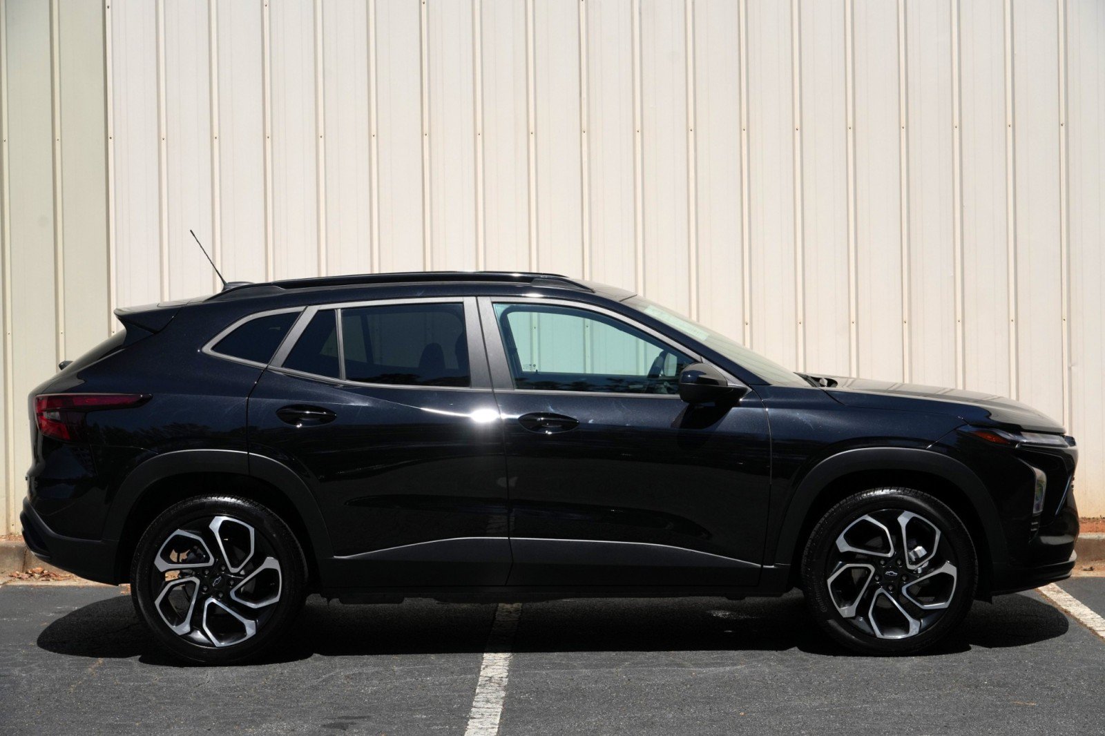 Used 2025 Chevrolet Trax RS FWD image 49