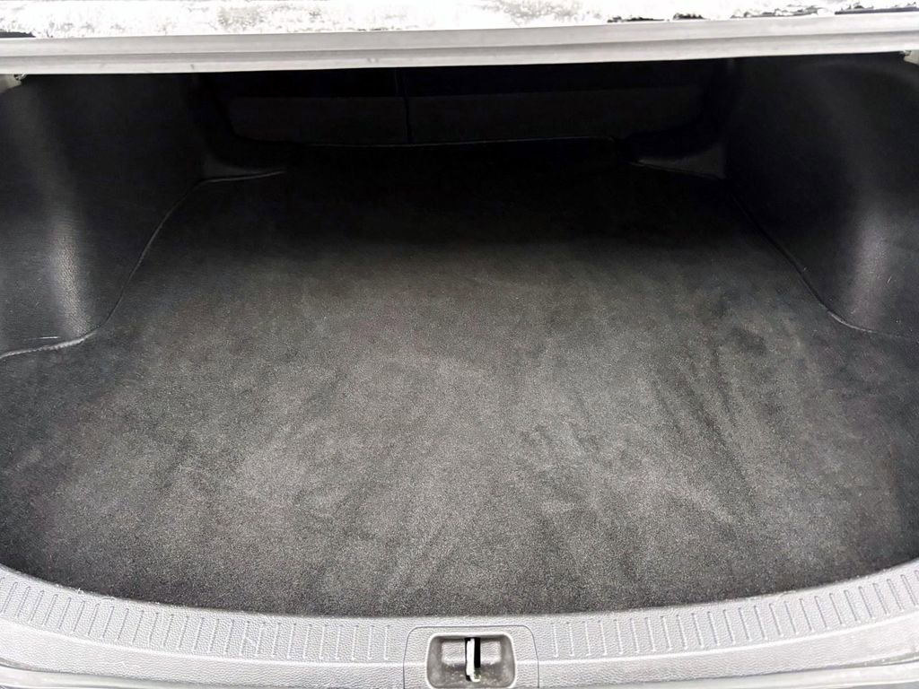 Used 2020 Toyota Corolla LE image 9