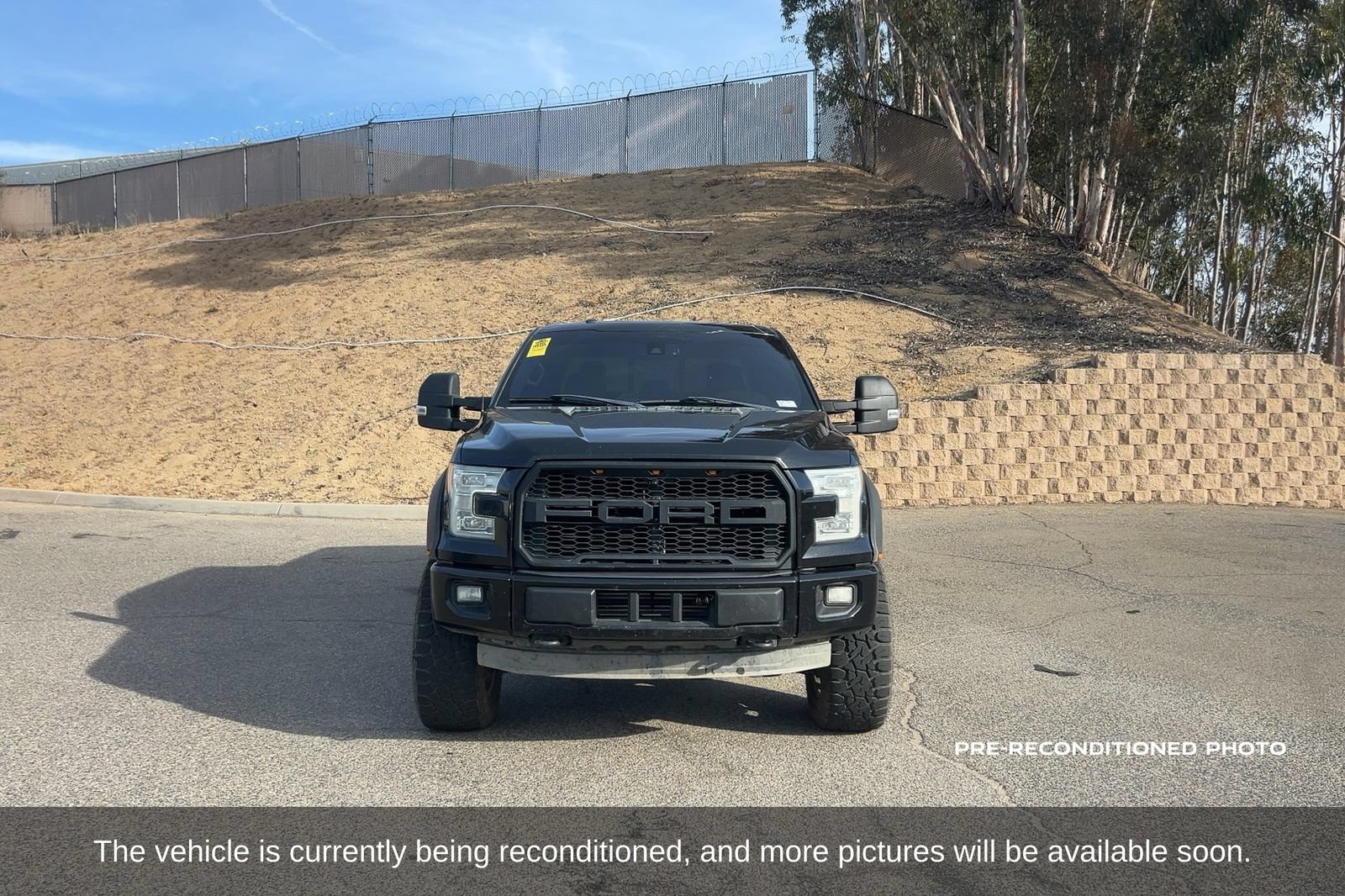 Used 2015 Ford F150 Lariat w/ Equipment Group 502A Luxury AWD/4WD image 2