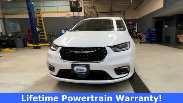 New 2026 Chrysler Pacifica Select image 3