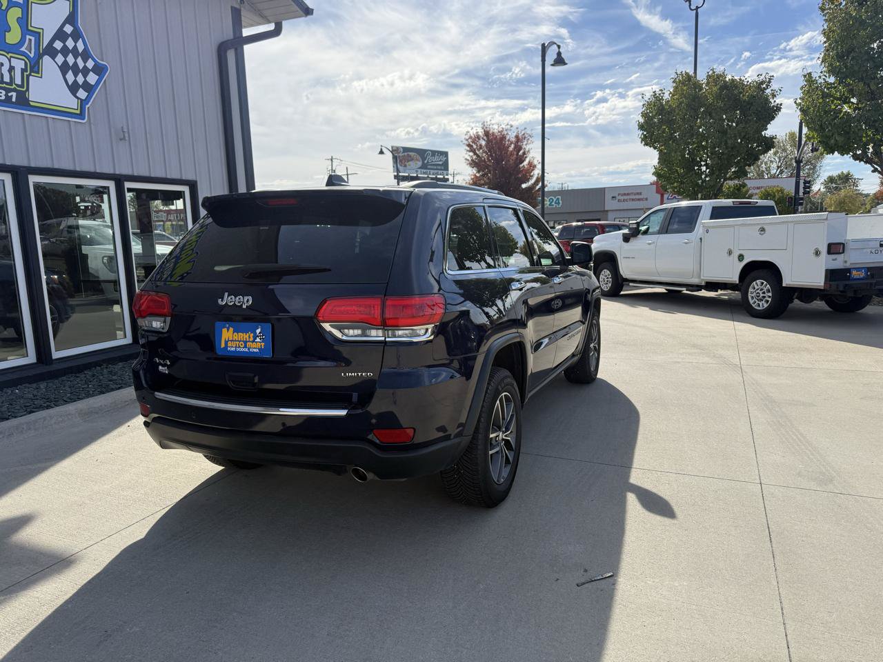 Used 2018 Jeep Grand Cherokee Limited AWD/4WD image 6