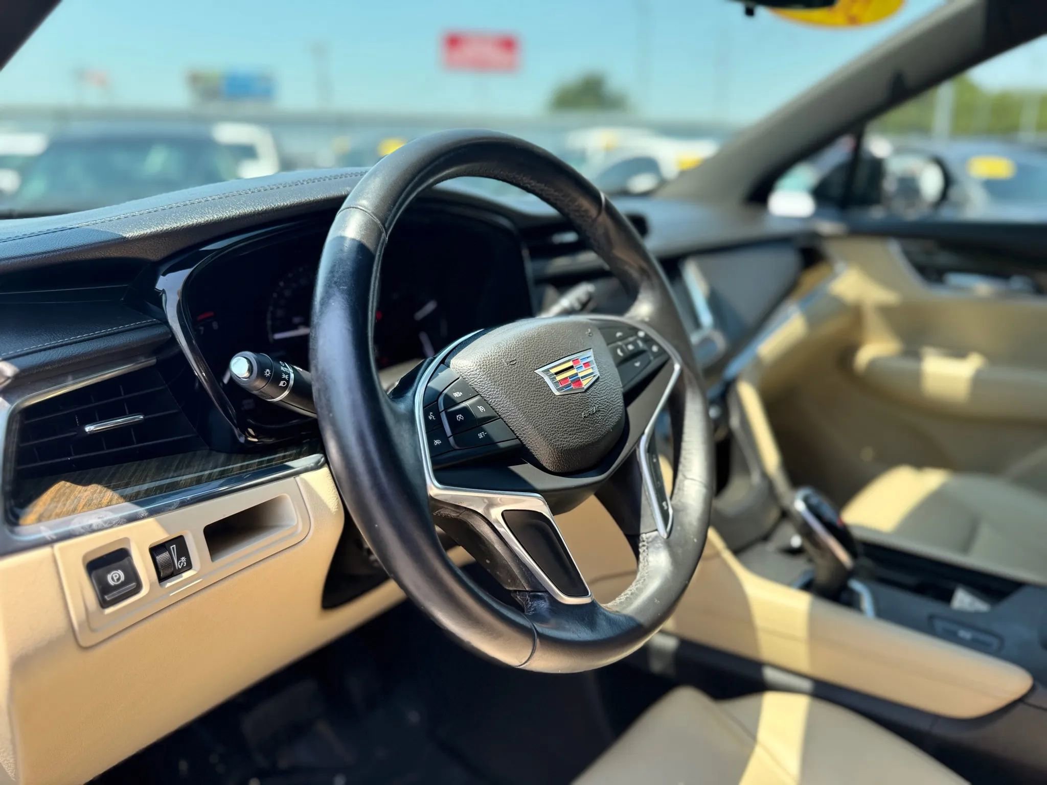 Used 2017 Cadillac XT5 Sport Utility 4D FWD image 10