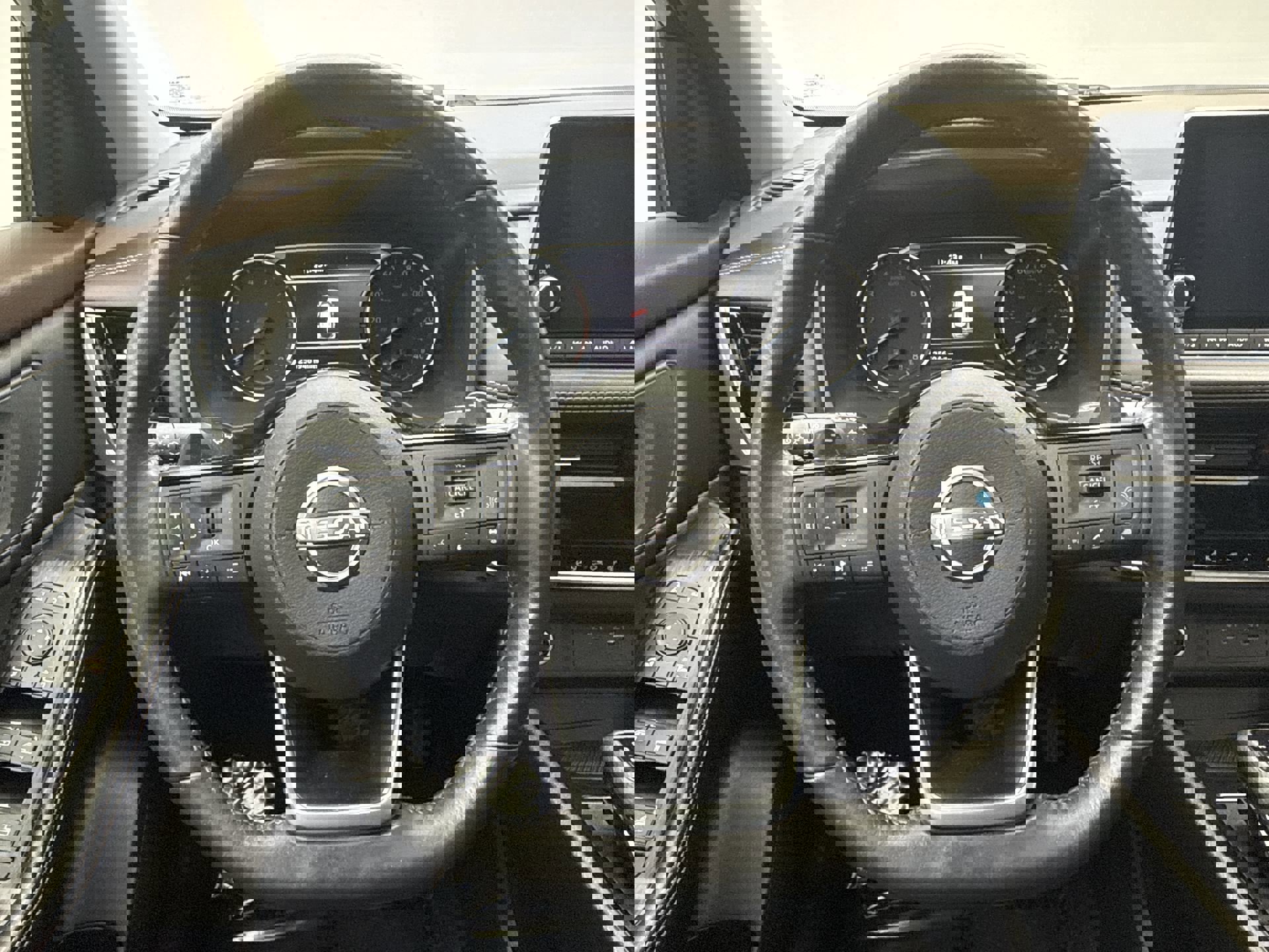 Used 2023 Nissan Rogue SV w/ SV Premium Package image 12