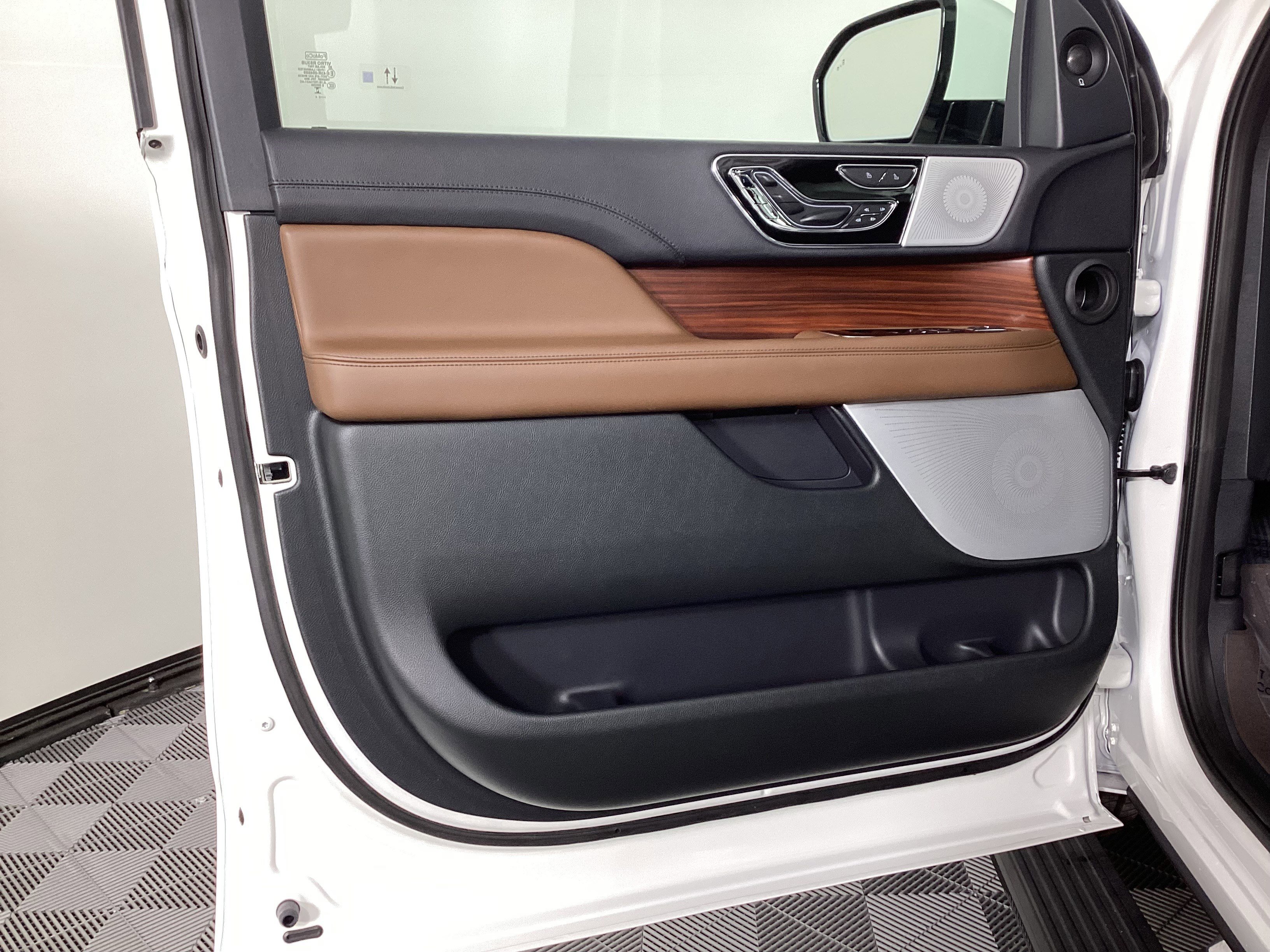 Used 2024 Lincoln Navigator Reserve image 26