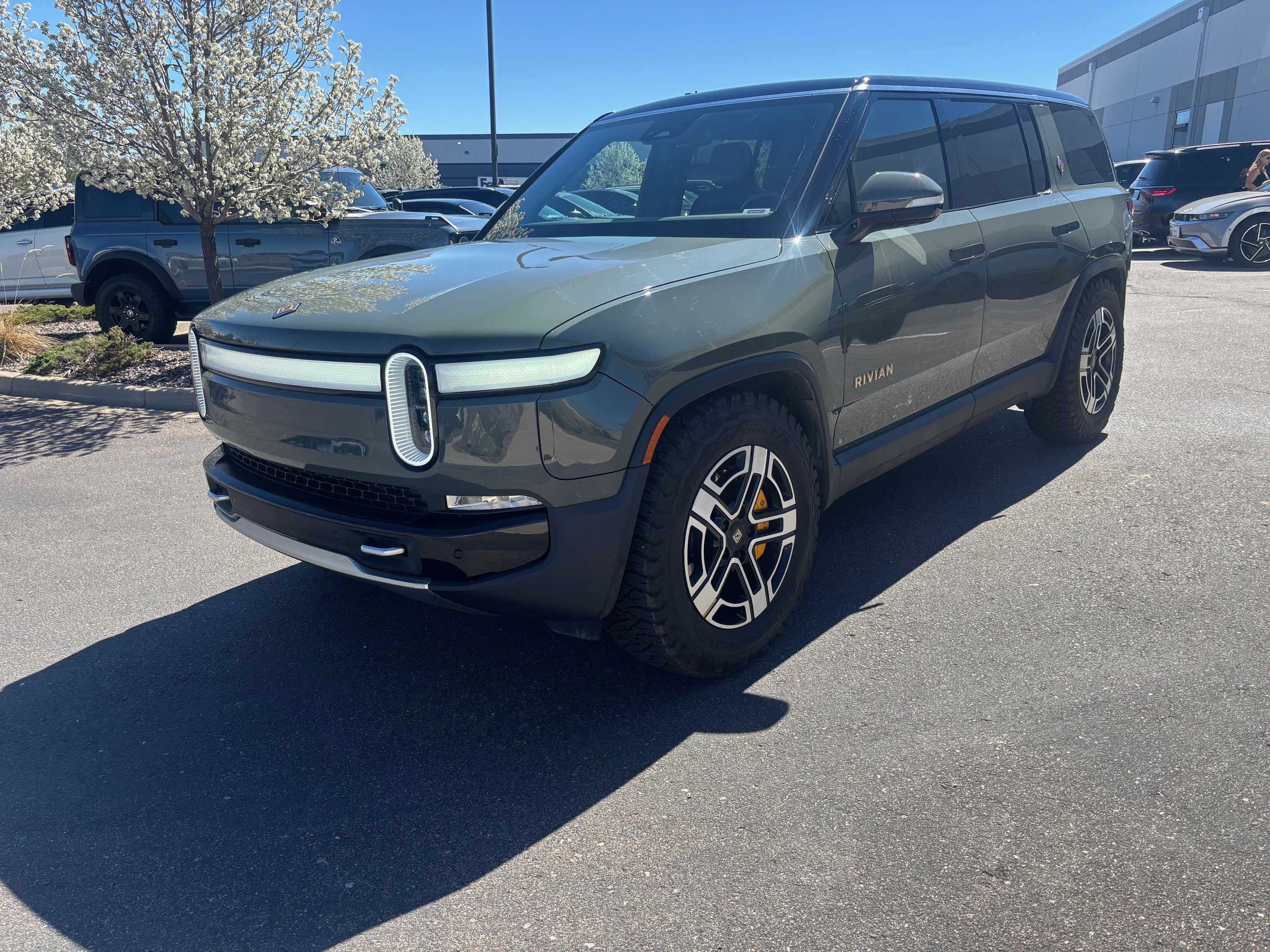 Used 2022 Rivian R1S Launch Edition image 3