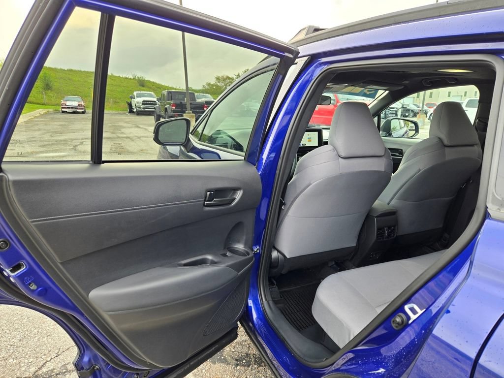 Used 2025 Toyota Corolla Cross AWD Hybrid w/ Moonroof Package image 26