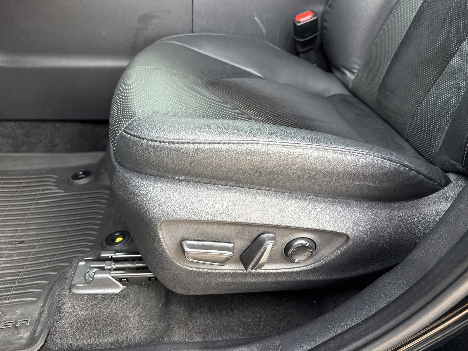 Used 2024 Toyota Grand Highlander AWD Hybrid image 12