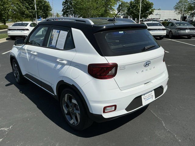 Used 2025 Hyundai Venue Limited FWD image 6