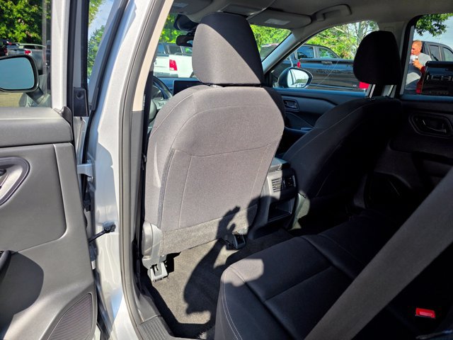 Used 2024 Nissan Rogue S AWD/4WD image 18