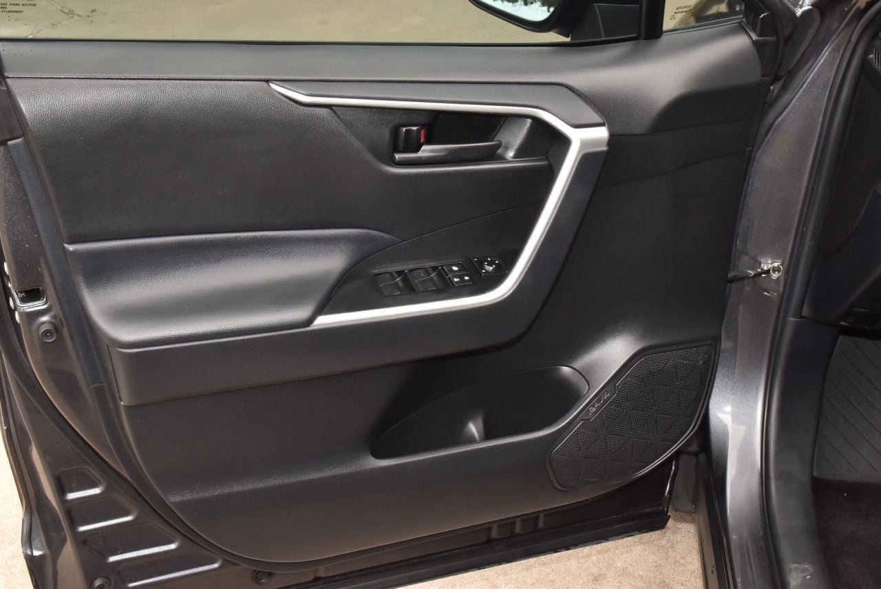 Used 2024 Toyota RAV4 LE FWD image 33