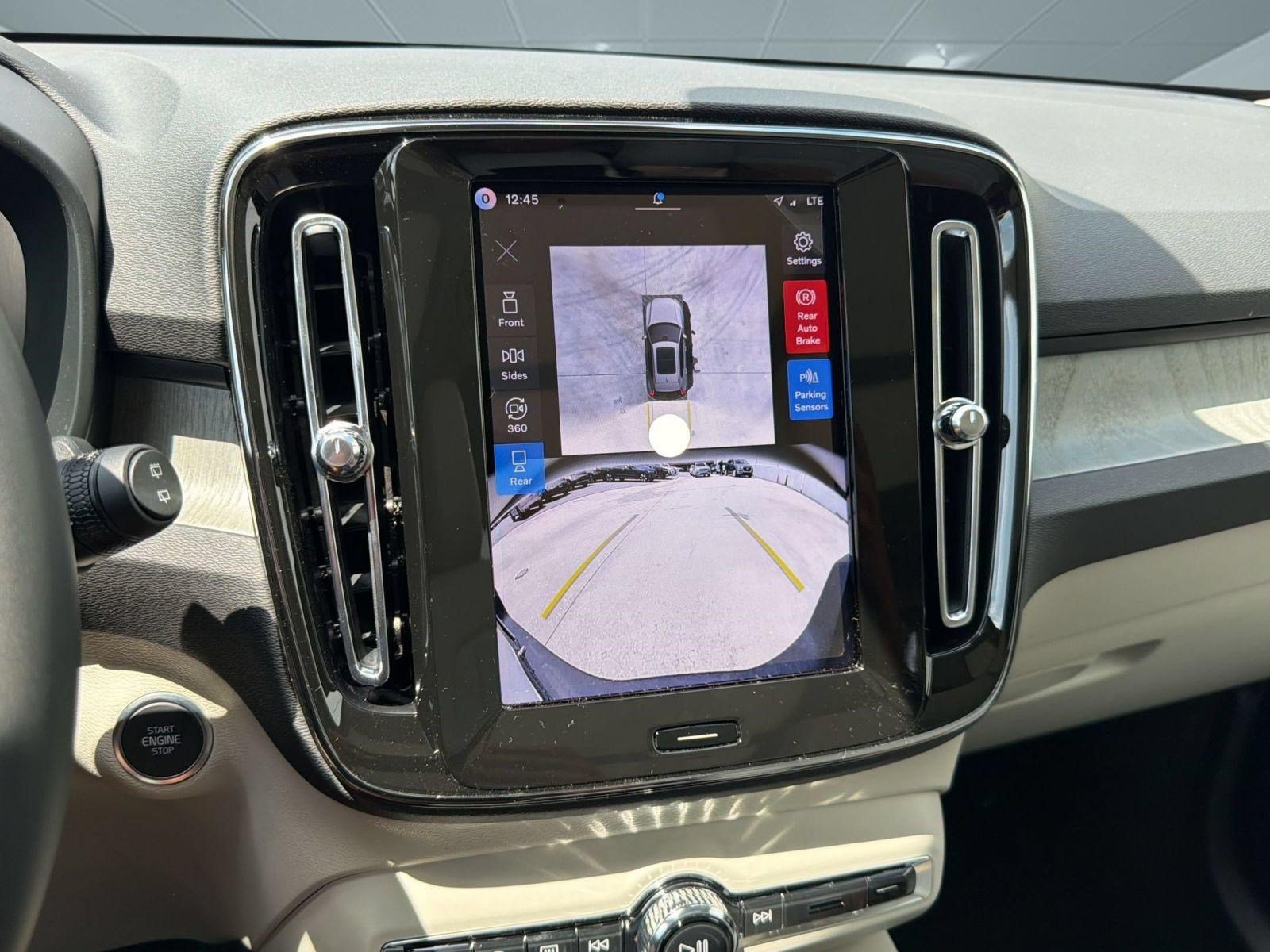 New 2026 Volvo XC40 B4 Plus w/ Climate Package FWD image 19
