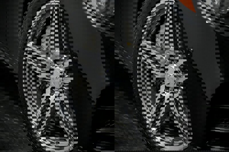 Used 2017 Mercedes-Benz E 300 4MATIC image 3