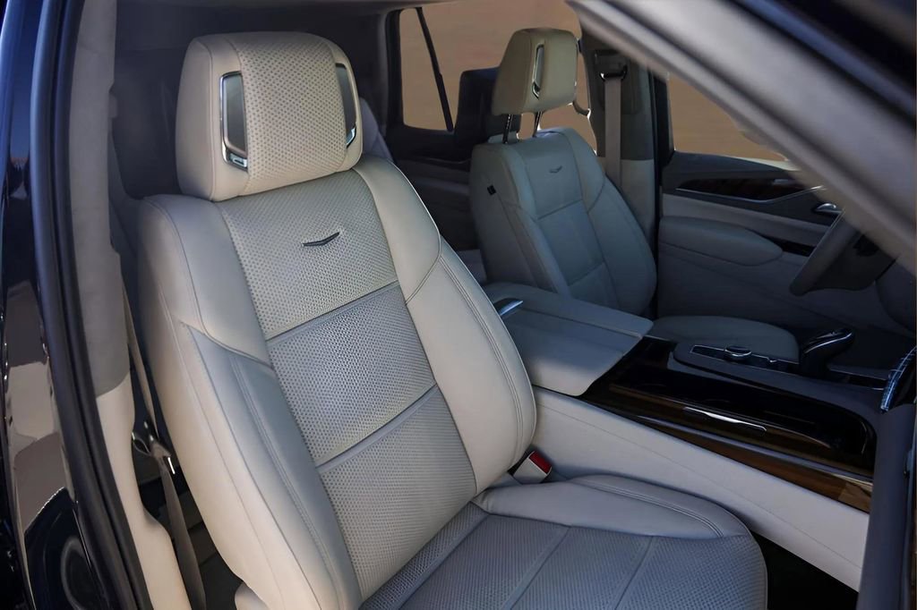 Certified 2024 Cadillac Escalade Premium Luxury Platinum w/ Heavy-Duty Trailer Package image 33