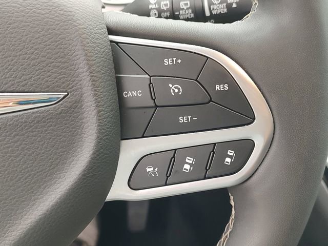 Used 2025 Chrysler Pacifica Select FWD image 19