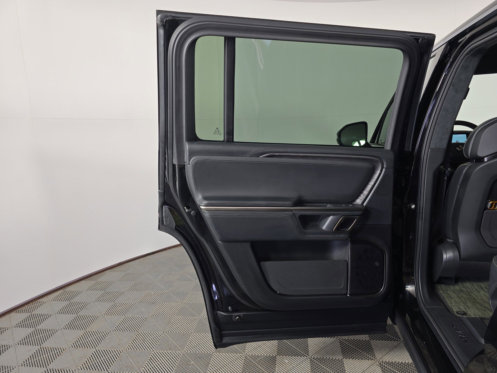 Used 2024 Rivian R1S Adventure AWD/4WD image 17