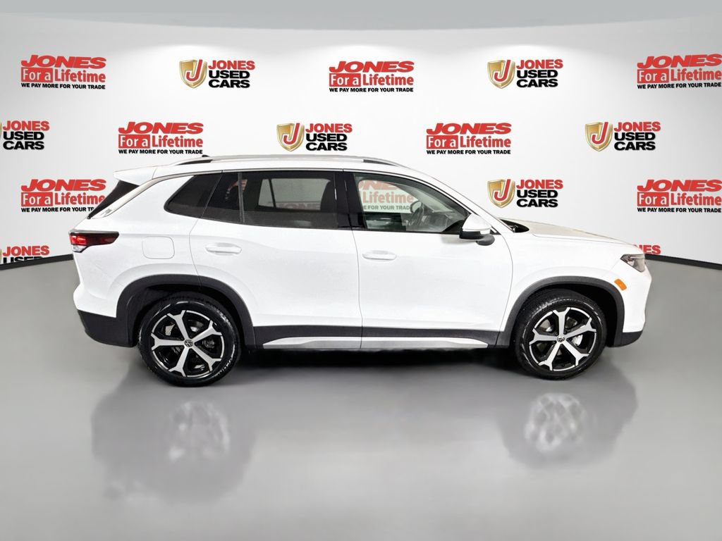 Used 2025 Volkswagen Tiguan SE AWD/4WD image 16