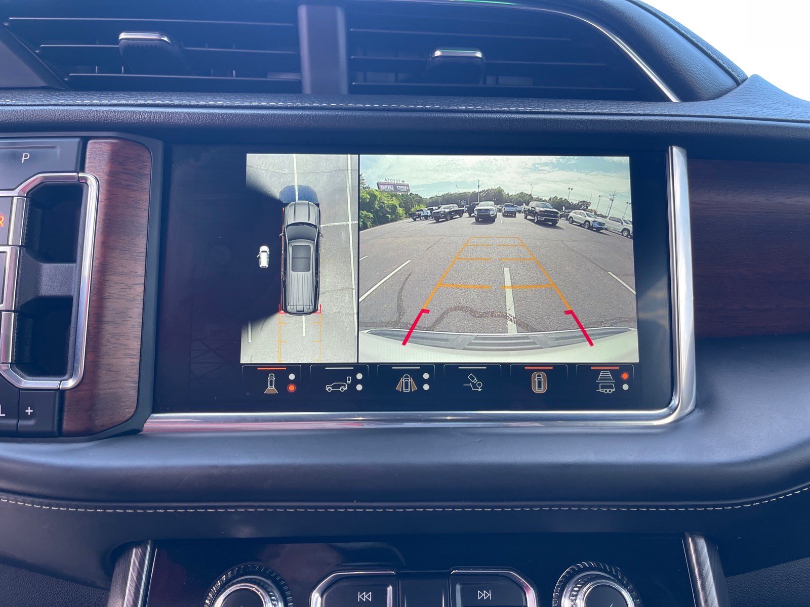 Used 2023 GMC Yukon Denali Ultimate AWD/4WD image 6