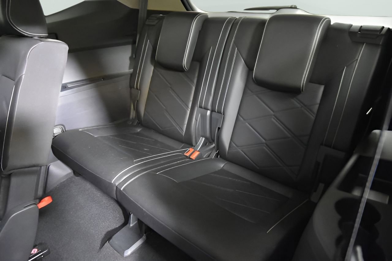 Used 2025 Volkswagen Atlas SE image 37