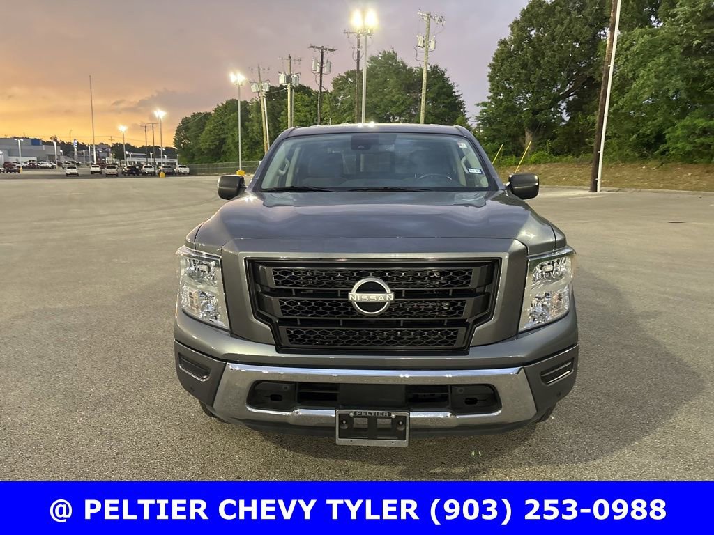 Used 2024 Nissan Titan SV w/ SV Convenience Package RWD image 2