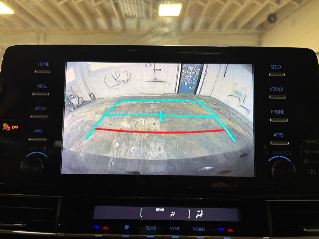 Used 2021 Toyota Sienna XLE w/ XLE Plus Package AWD/4WD image 18