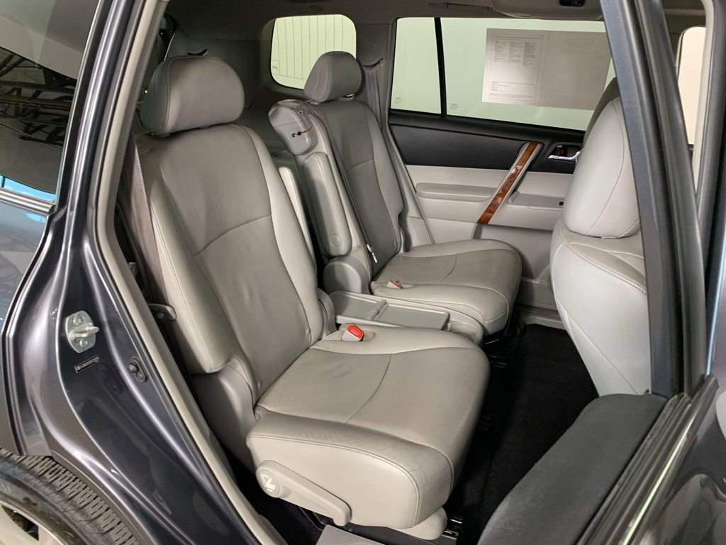 Used 2013 Toyota Highlander Limited image 39